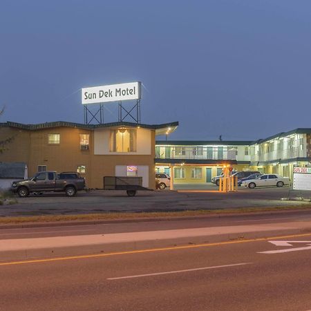 Sun-Dek Motel Medicine Hat Bagian luar foto