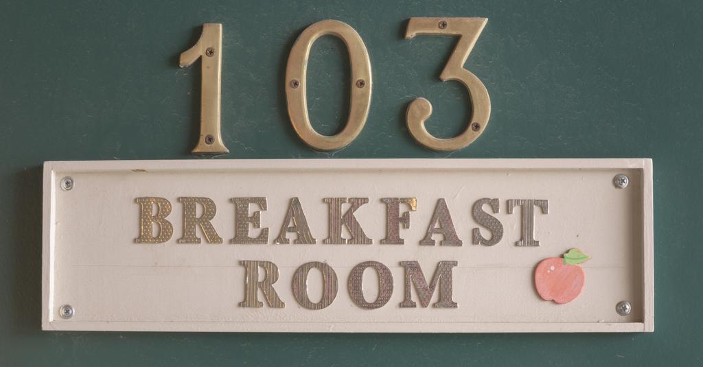 Sun-Dek Motel Medicine Hat Bagian luar foto