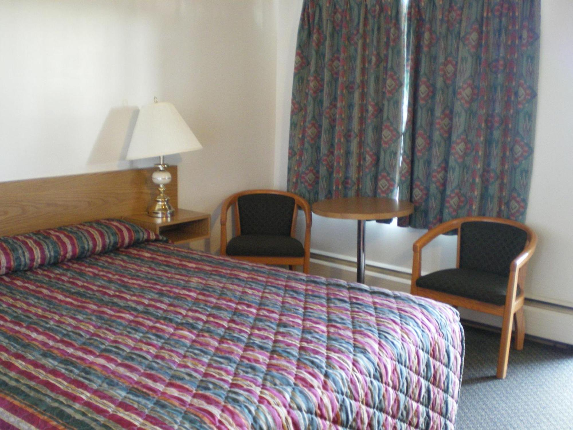 Sun-Dek Motel Medicine Hat Bagian luar foto