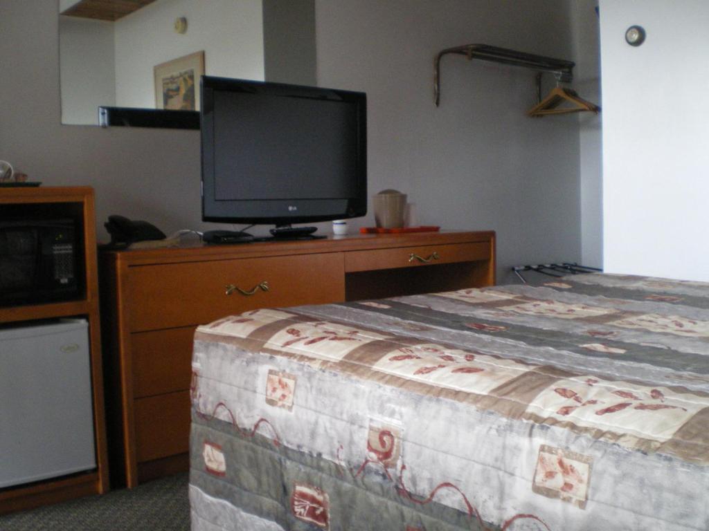 Sun-Dek Motel Medicine Hat Bagian luar foto