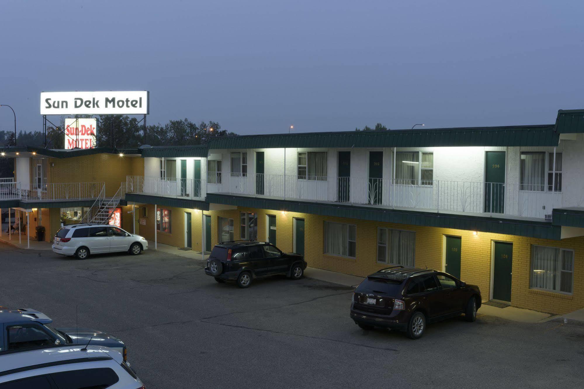 Sun-Dek Motel Medicine Hat Bagian luar foto
