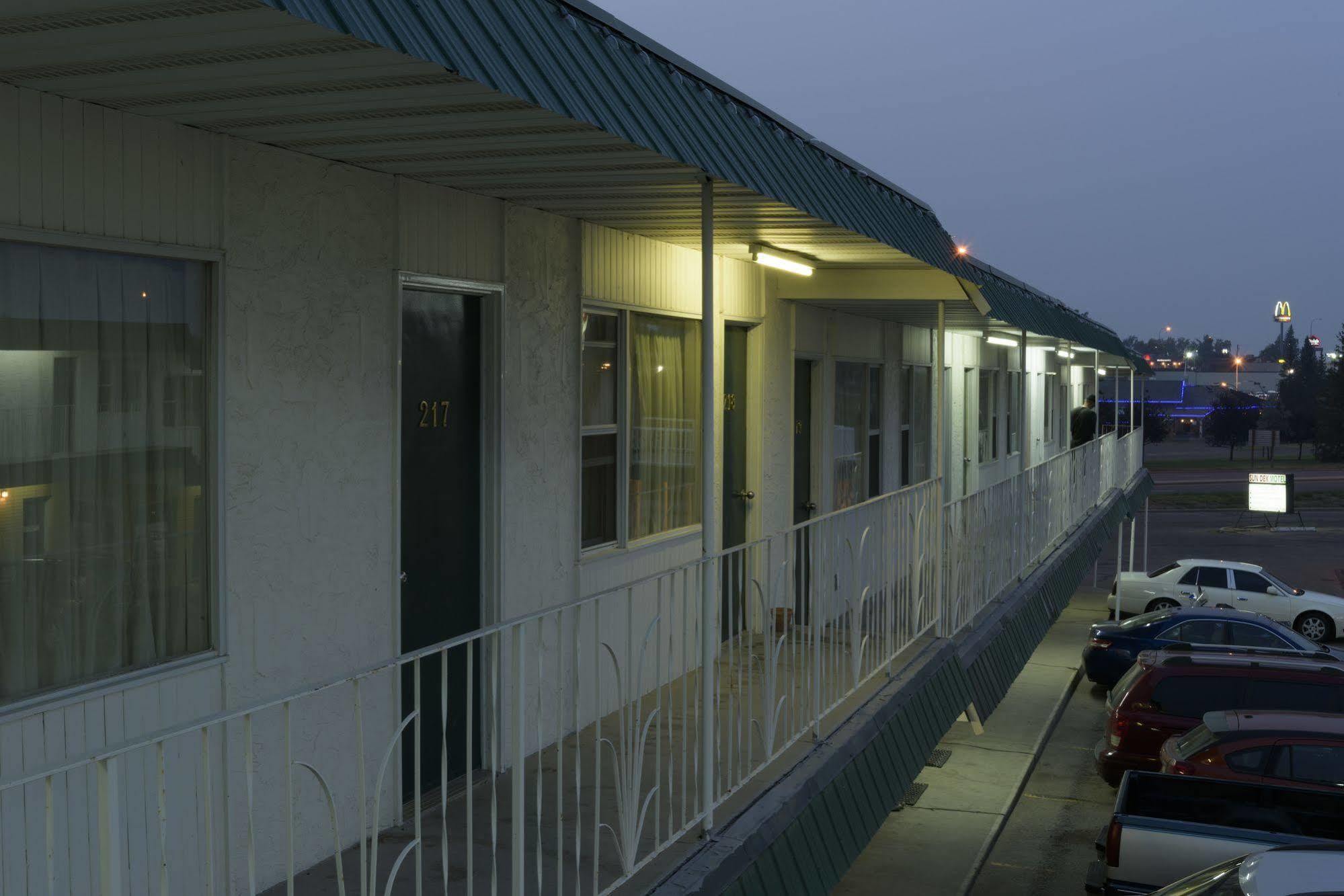 Sun-Dek Motel Medicine Hat Bagian luar foto