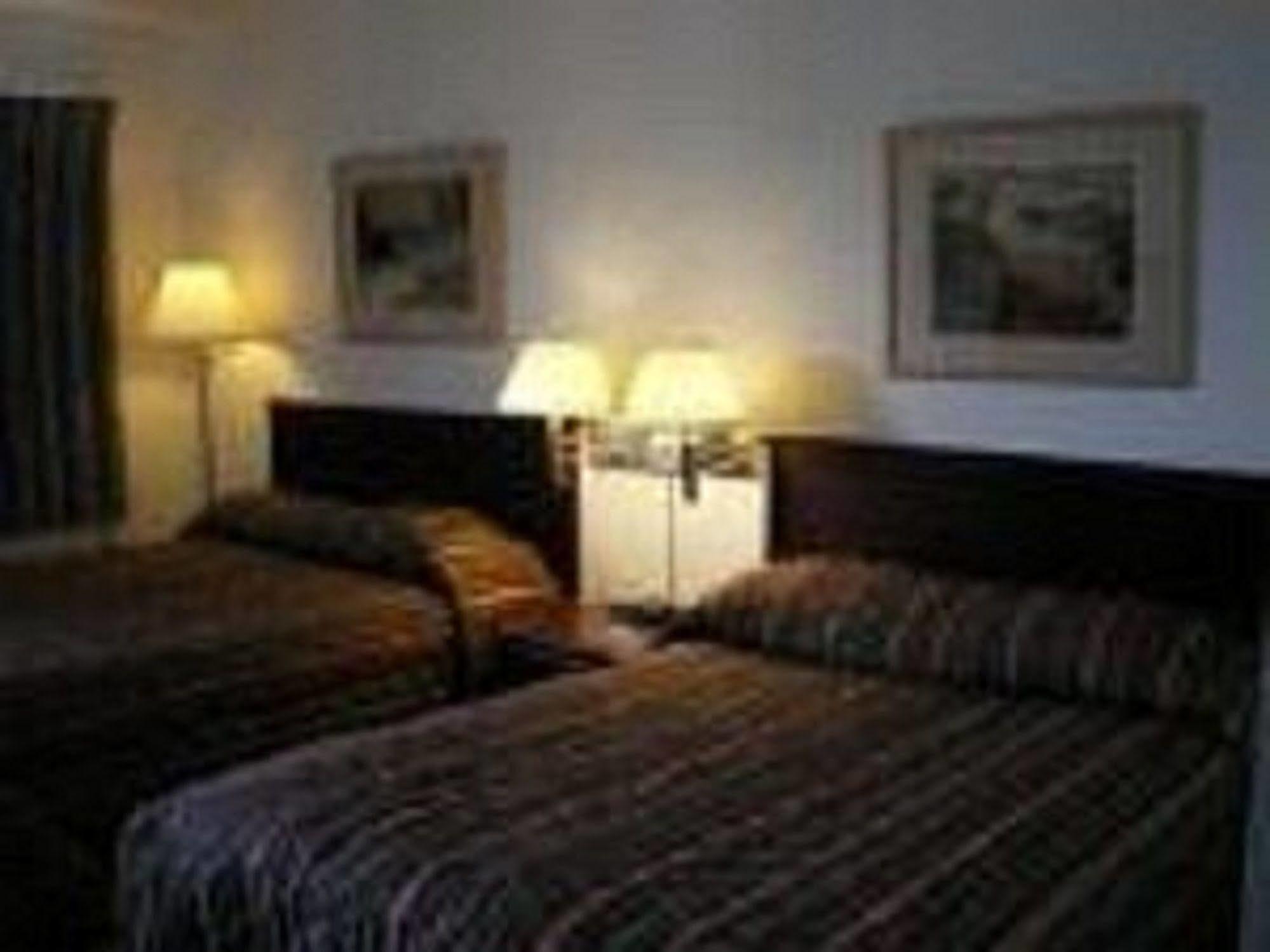 Sun-Dek Motel Medicine Hat Bagian luar foto