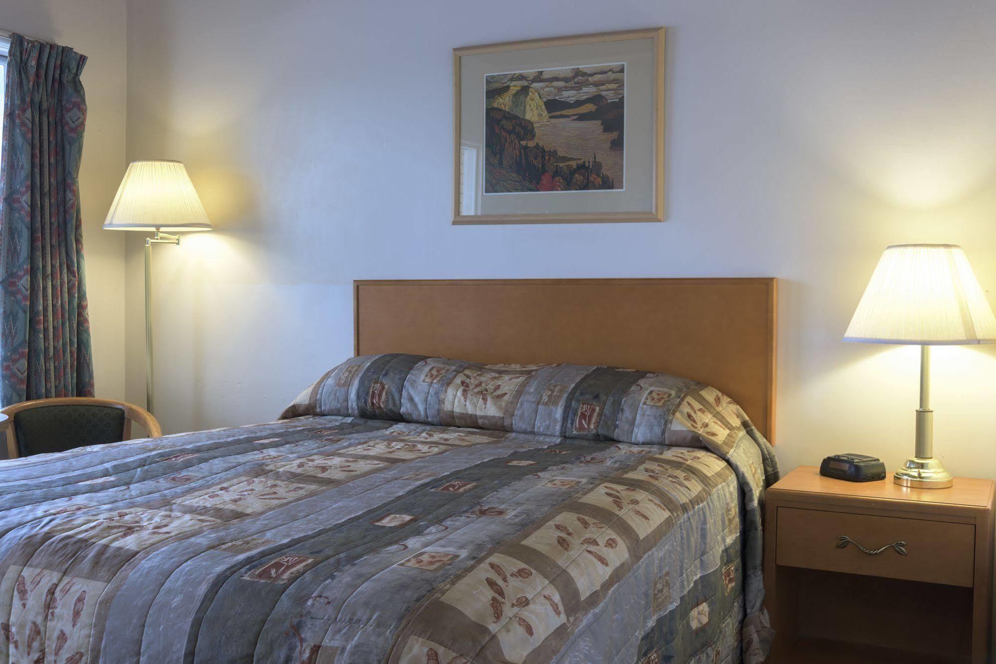 Sun-Dek Motel Medicine Hat Bagian luar foto