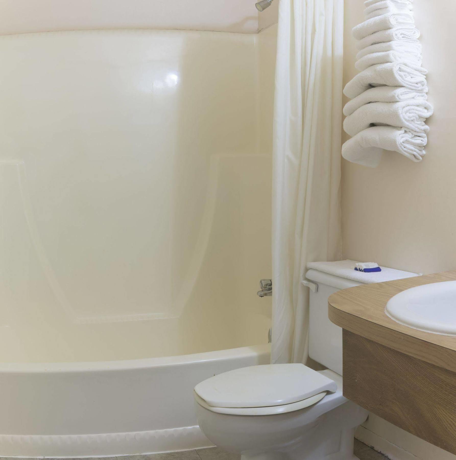 Sun-Dek Motel Medicine Hat Bagian luar foto