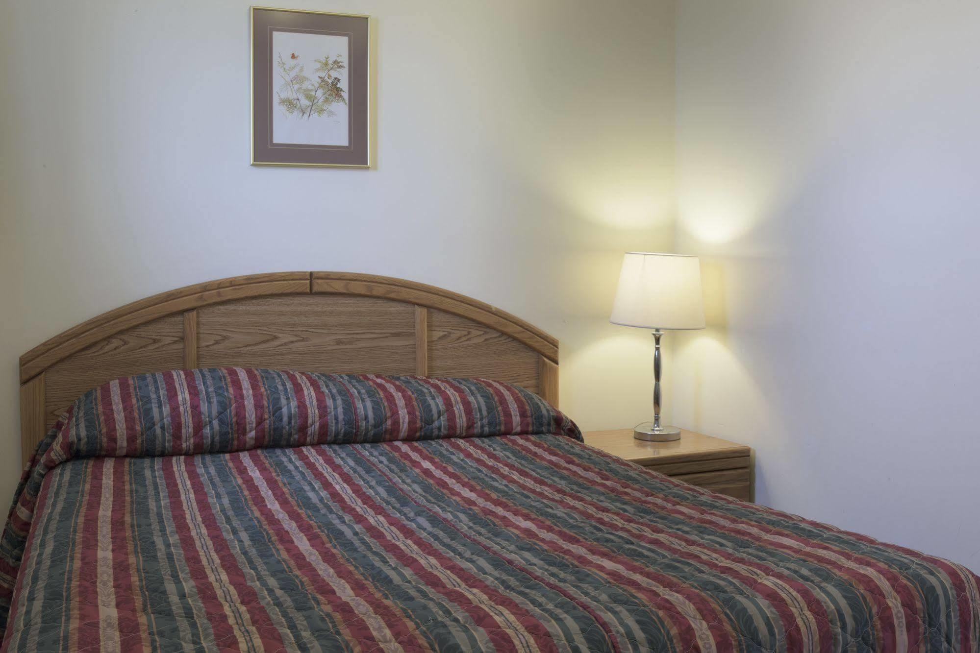 Sun-Dek Motel Medicine Hat Bagian luar foto