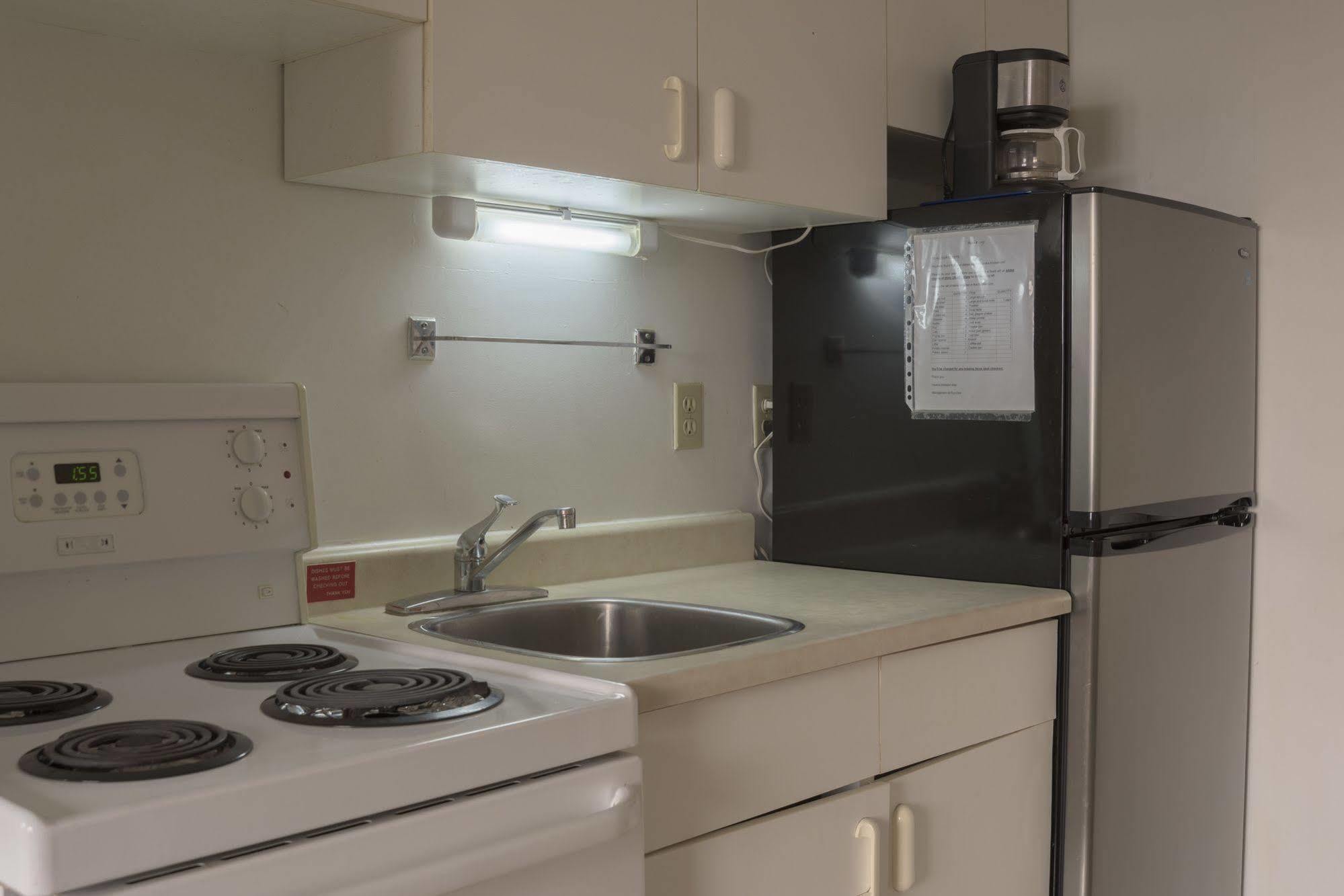 Sun-Dek Motel Medicine Hat Bagian luar foto