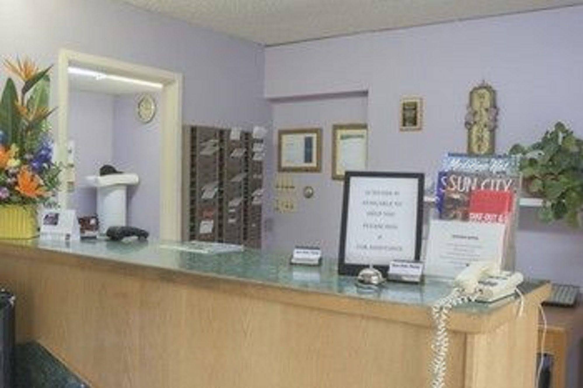 Sun-Dek Motel Medicine Hat Bagian luar foto